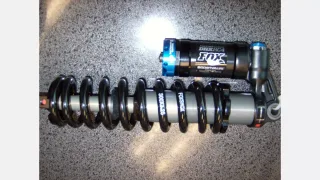 SHK FOX MY13 DEMO DHX RC4 COIL FOR 2011 DEMO I. LONG REB KNOB 9.5X3.0 ADJ REB, ADJ HIGH-LOW-SPEED COMP, ADJ BOTTOM-OUT CTRL S: 350, M: 400, L: 450 (961-63-070) - CCD3